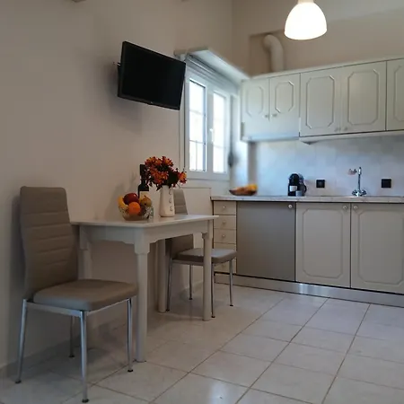 Sandra's Nest Paxos Gaios